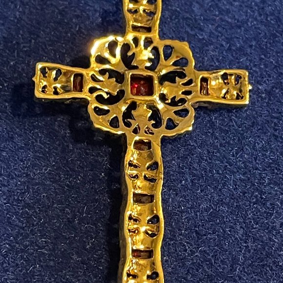 Camrose and Kross Jackie Kennedy Red and Gold Replica Cross - Picture 4 of 4